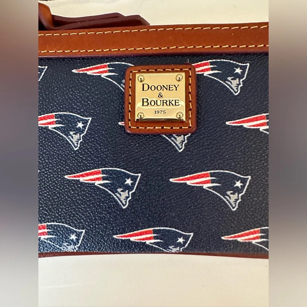 NEW WITH TAGS! Dooney & Bourke NFL New England Patriots Wristlet w/ Leather Trim